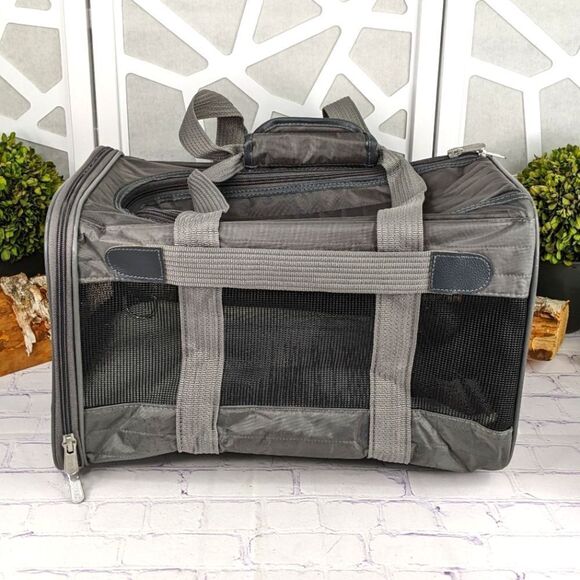 NWT - Sherpa Original Deluxe Pet Carrier - Medium - Picture 1 of 16
